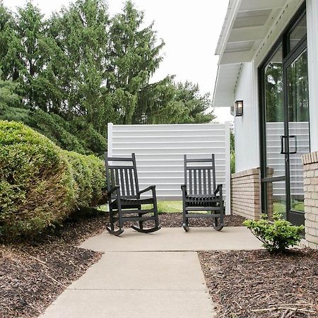 Farmhouse Suites By Amish Country Lodging Millersburg Esterno foto