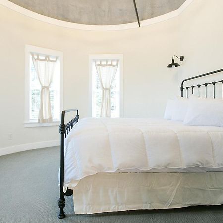 Farmhouse Suites By Amish Country Lodging Millersburg Esterno foto
