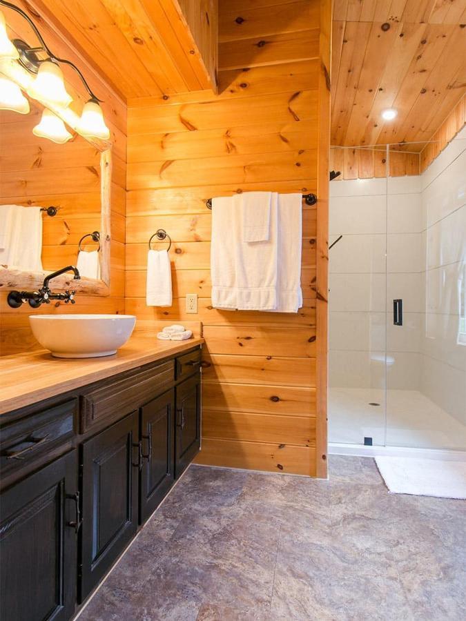 Farmhouse Suites By Amish Country Lodging Millersburg Esterno foto