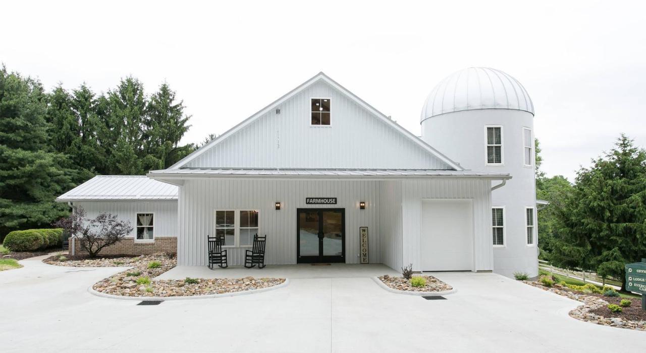 Farmhouse Suites By Amish Country Lodging Millersburg Esterno foto