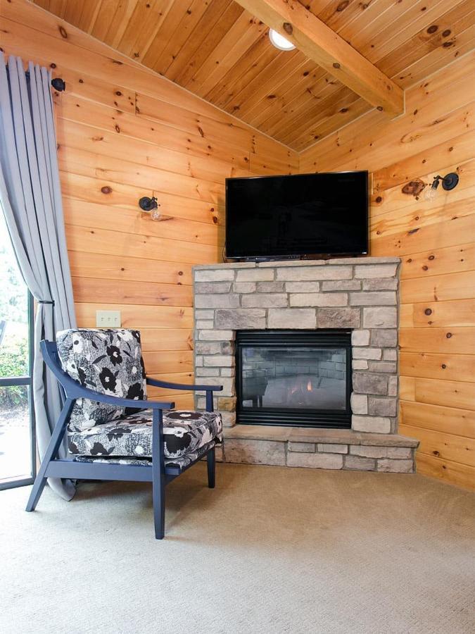 Farmhouse Suites By Amish Country Lodging Millersburg Esterno foto