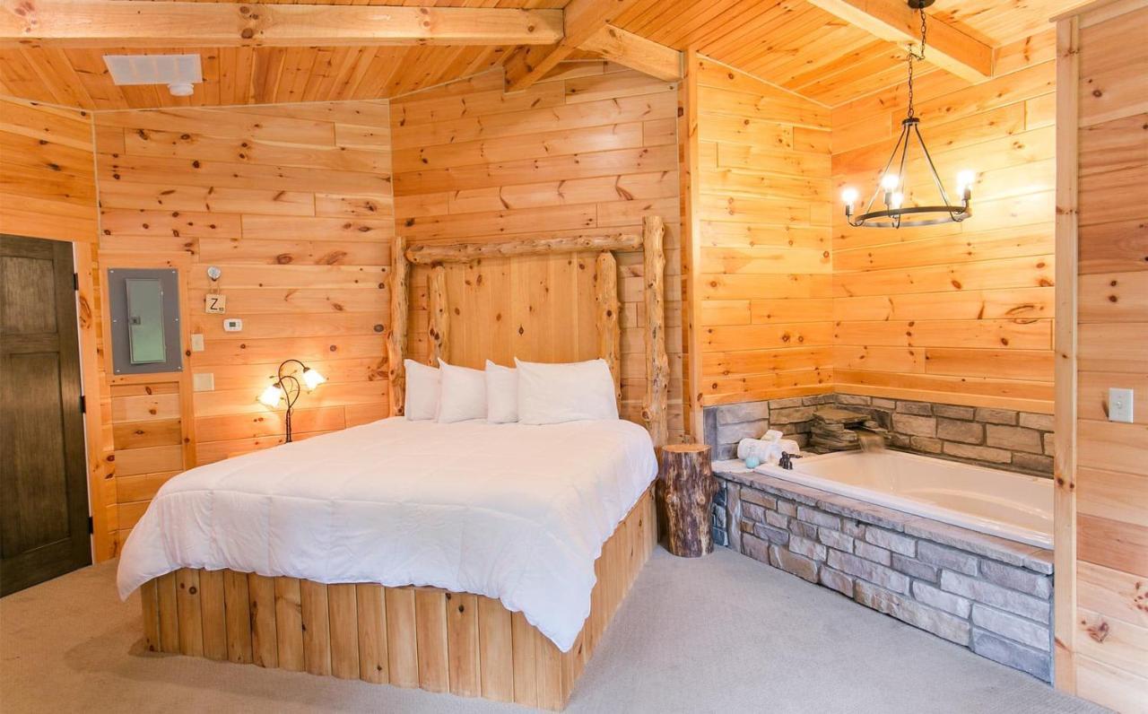 Farmhouse Suites By Amish Country Lodging Millersburg Esterno foto