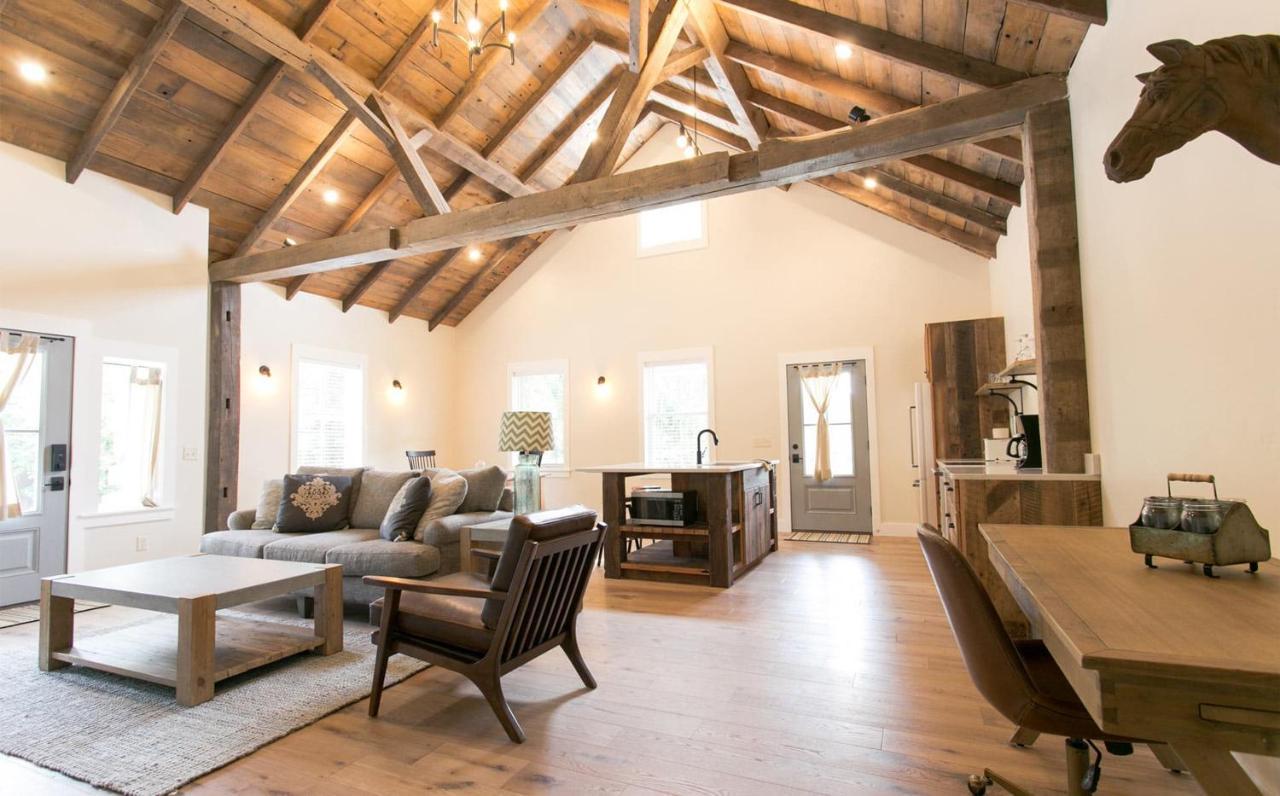 Farmhouse Suites By Amish Country Lodging Millersburg Esterno foto