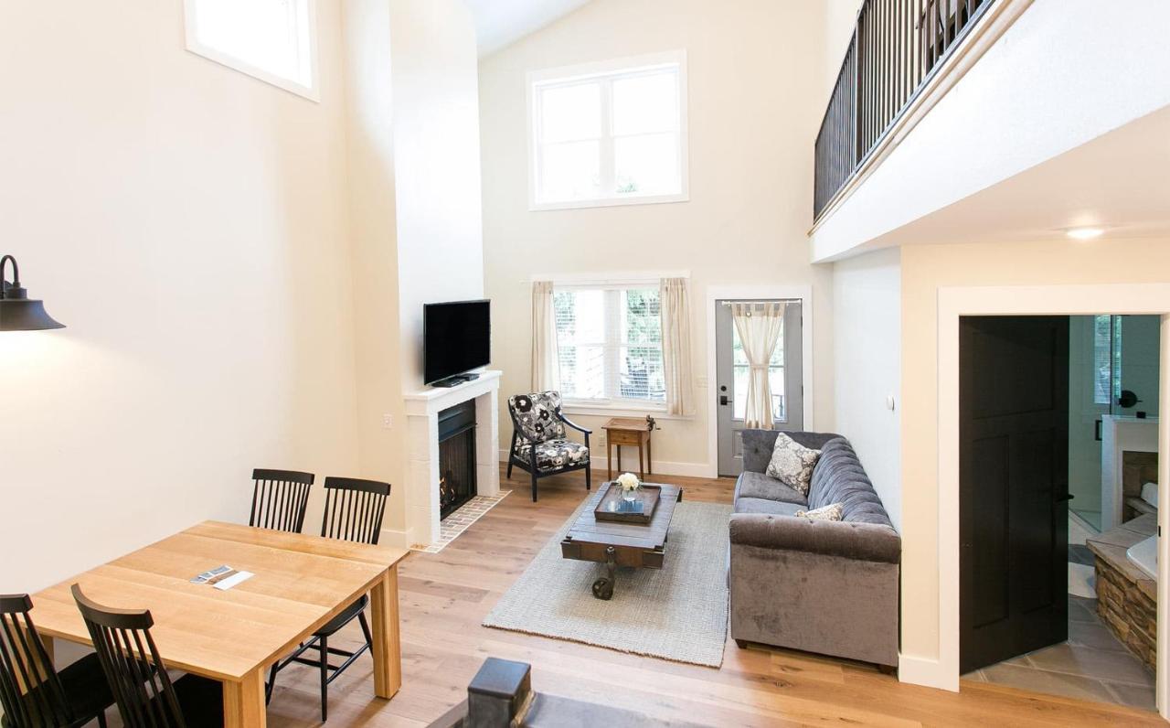 Farmhouse Suites By Amish Country Lodging Millersburg Esterno foto