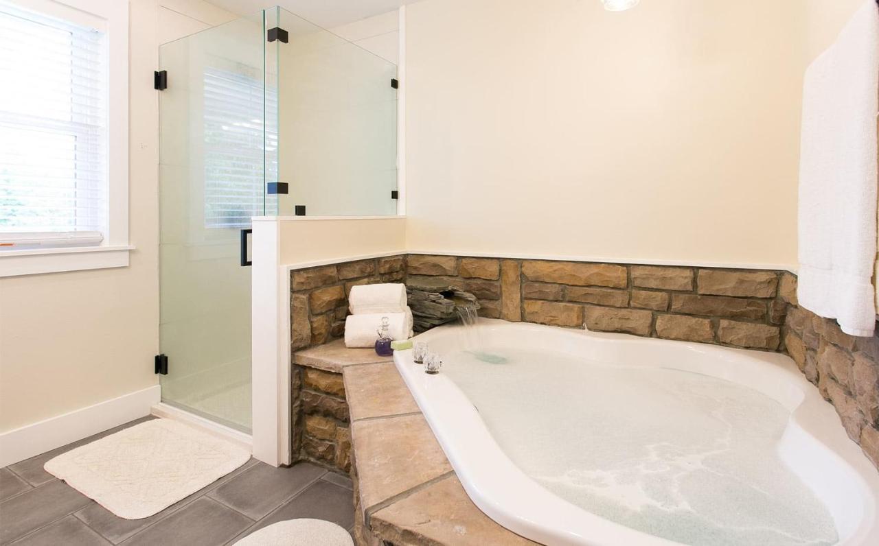 Farmhouse Suites By Amish Country Lodging Millersburg Esterno foto
