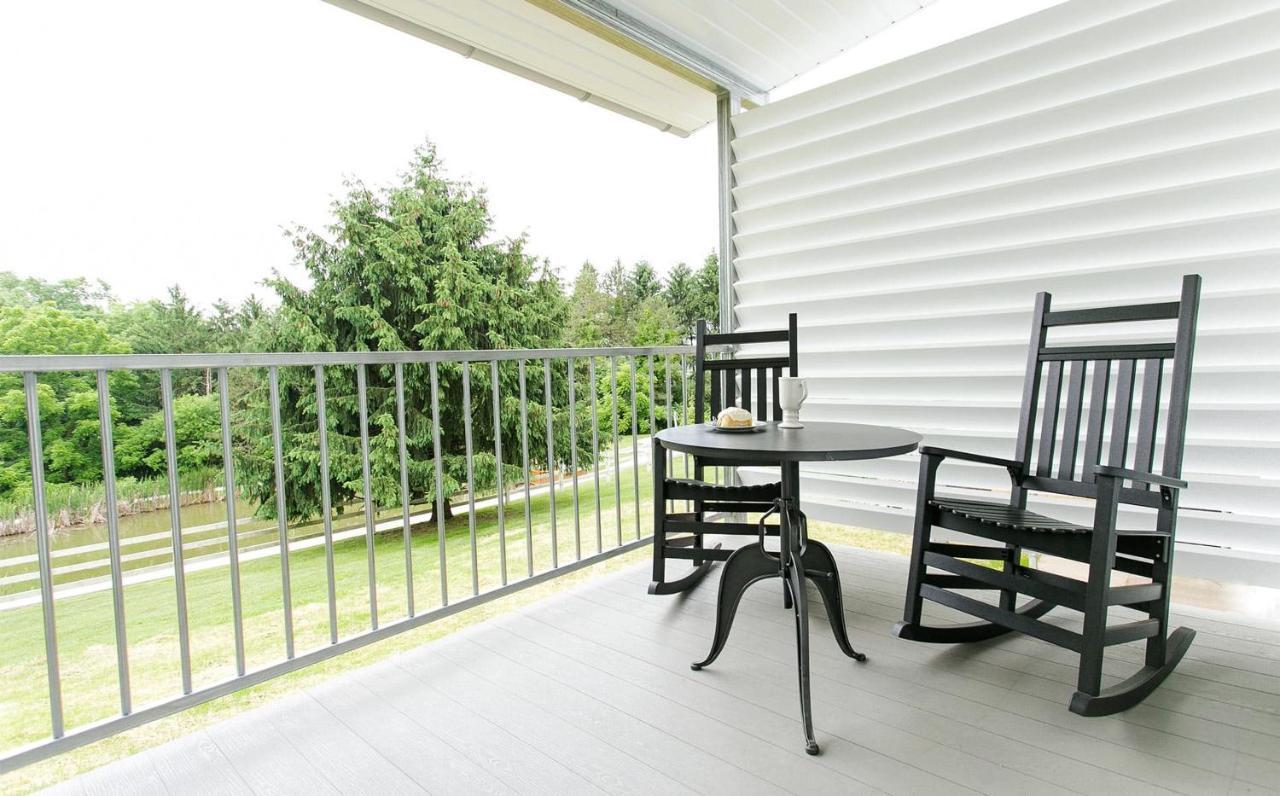 Farmhouse Suites By Amish Country Lodging Millersburg Esterno foto