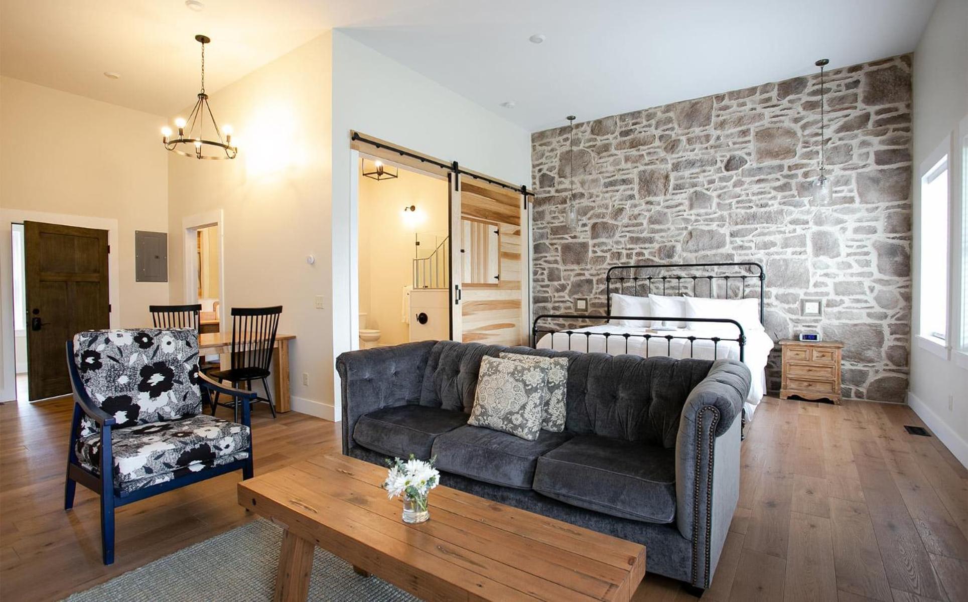 Farmhouse Suites By Amish Country Lodging Millersburg Esterno foto